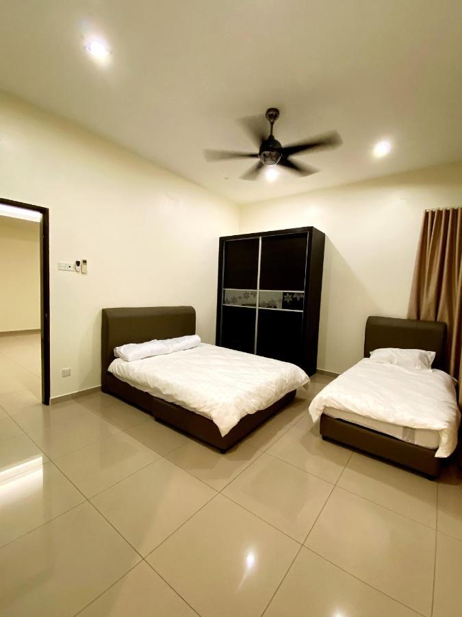 Villa Near Spice Arena 4Br 24Pax With Ktv Pool Table And Kids Swimming Pool Bayan Lepas Exterior photo